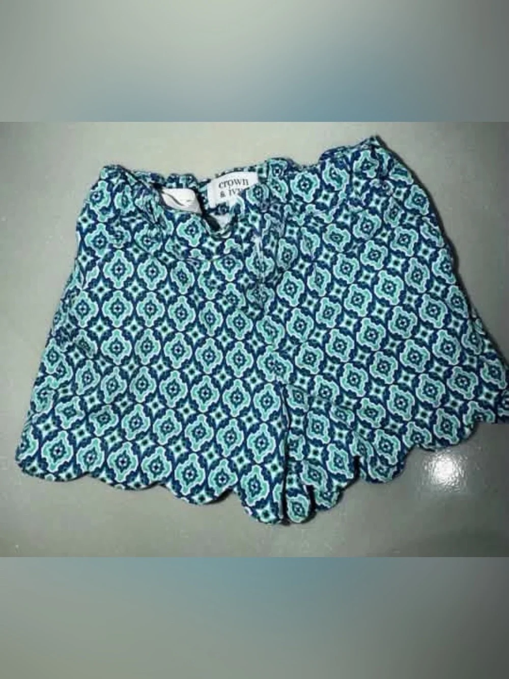crown & ivy Teal and Navy Tile-Print Scallop Hem Top